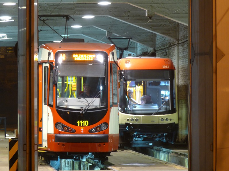 Duewag N8CNF #1110 i Pesa 120NaG #1013