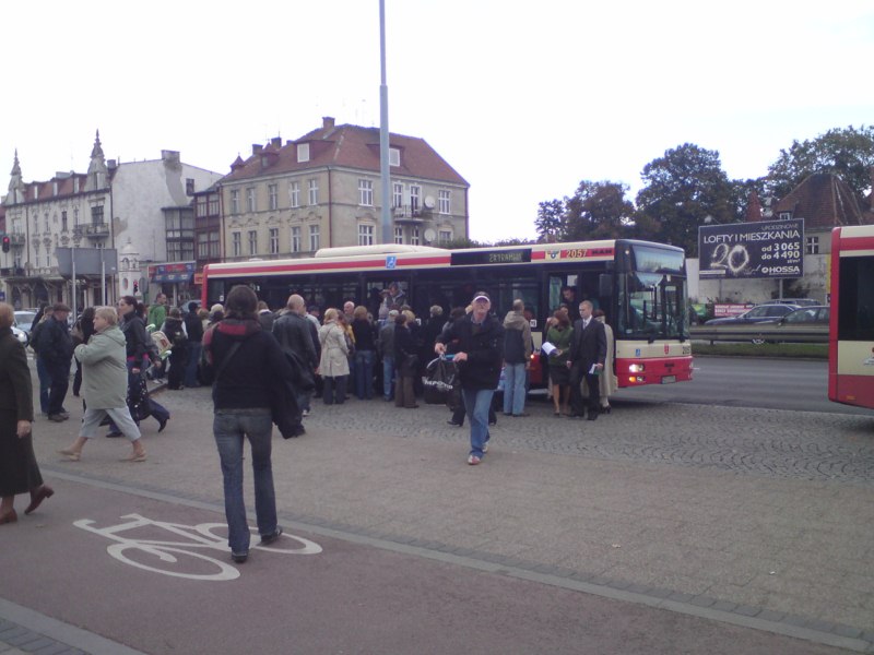 MAN NL283 #2057 na zatramwaju